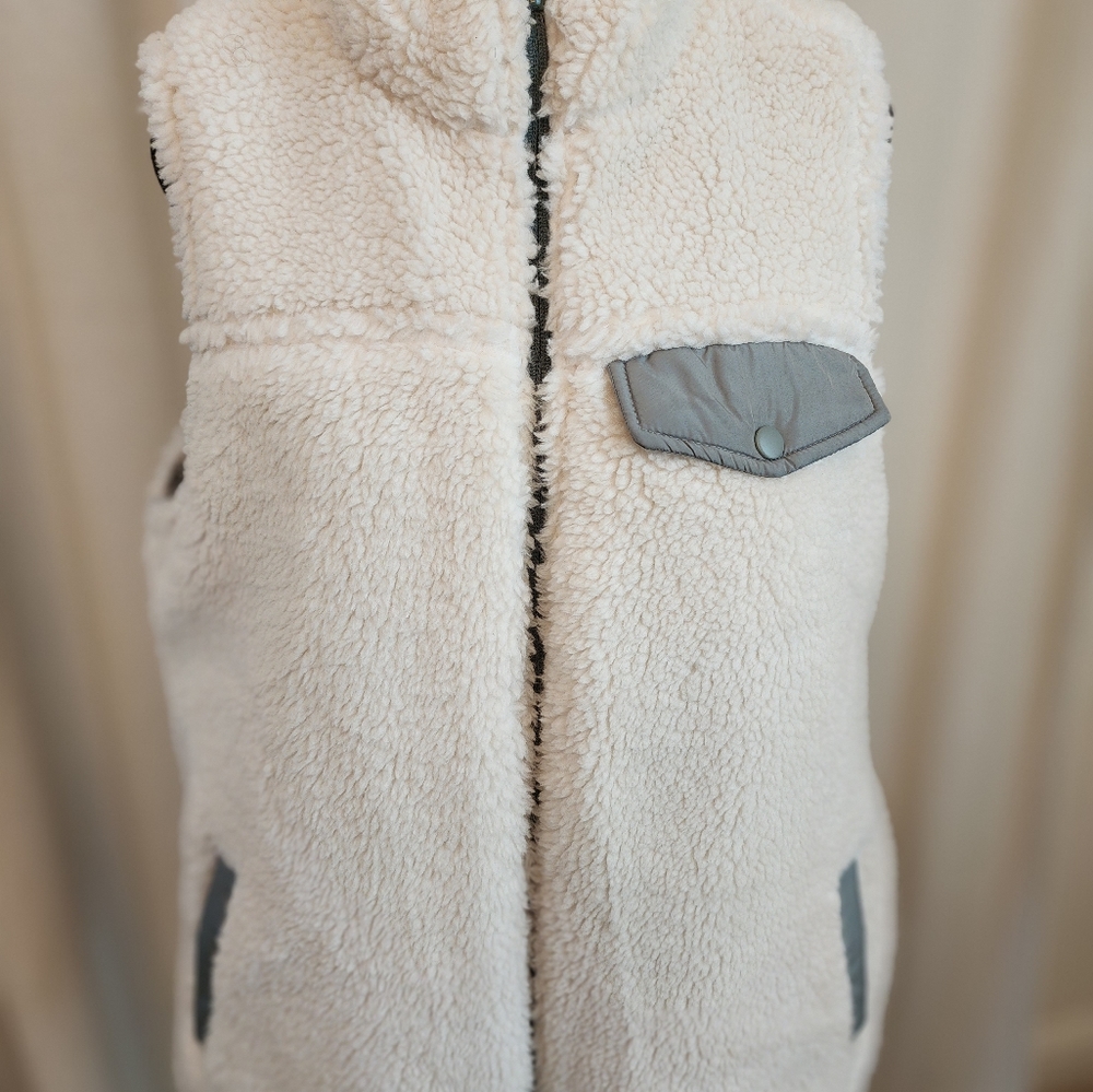 Unbranded Reversible Vest size M Color Sage Green/Blue